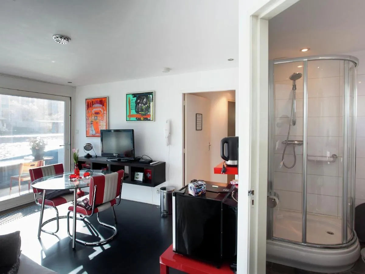 Botel Modern Houseboat Apartment In Amsterdam With Terrace