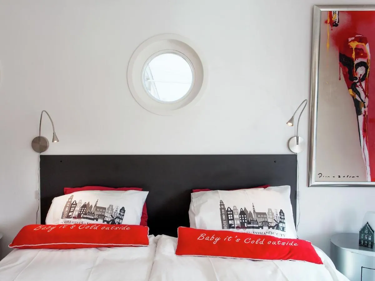 Botel Modern Houseboat Apartment In Amsterdam With Terrace